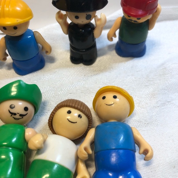 Lot Of 20 Vintage Playskool Li'l Playmates Figures Pirate Spaceman Firefighter - Picture 2 of 9